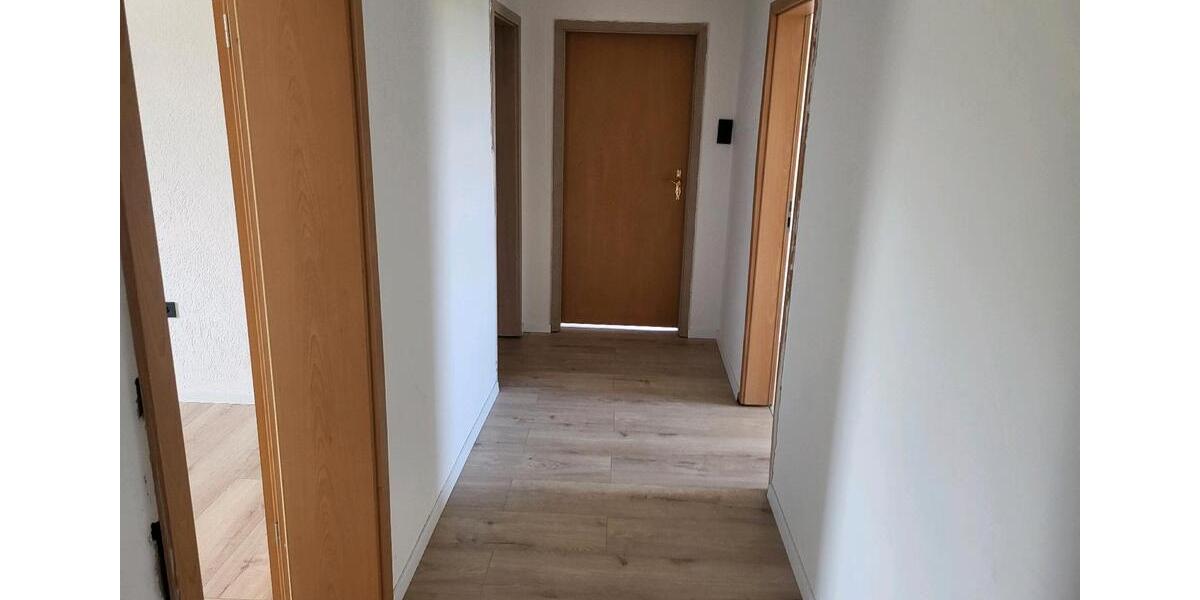 Etagenwohnung Lage - 4 Zimmer, 83 m&sup2;, 750&euro; | Angebot:26415552