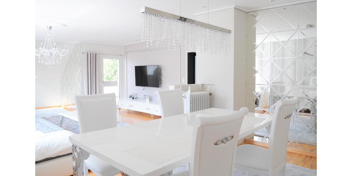 Helle Dachgeschosswohnung mit 88 m², Loggia & Parkplatz – Ihr neues Zuhause! 2.5 zimmer