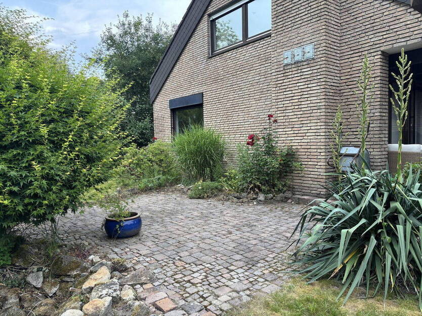 Wohnen in bester Lage - Freistehendes Einfamilienhaus in Halle