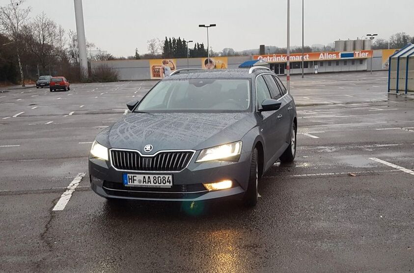 Skoda Superb 107.000 km 19.450 € Hiddenhausen 32120