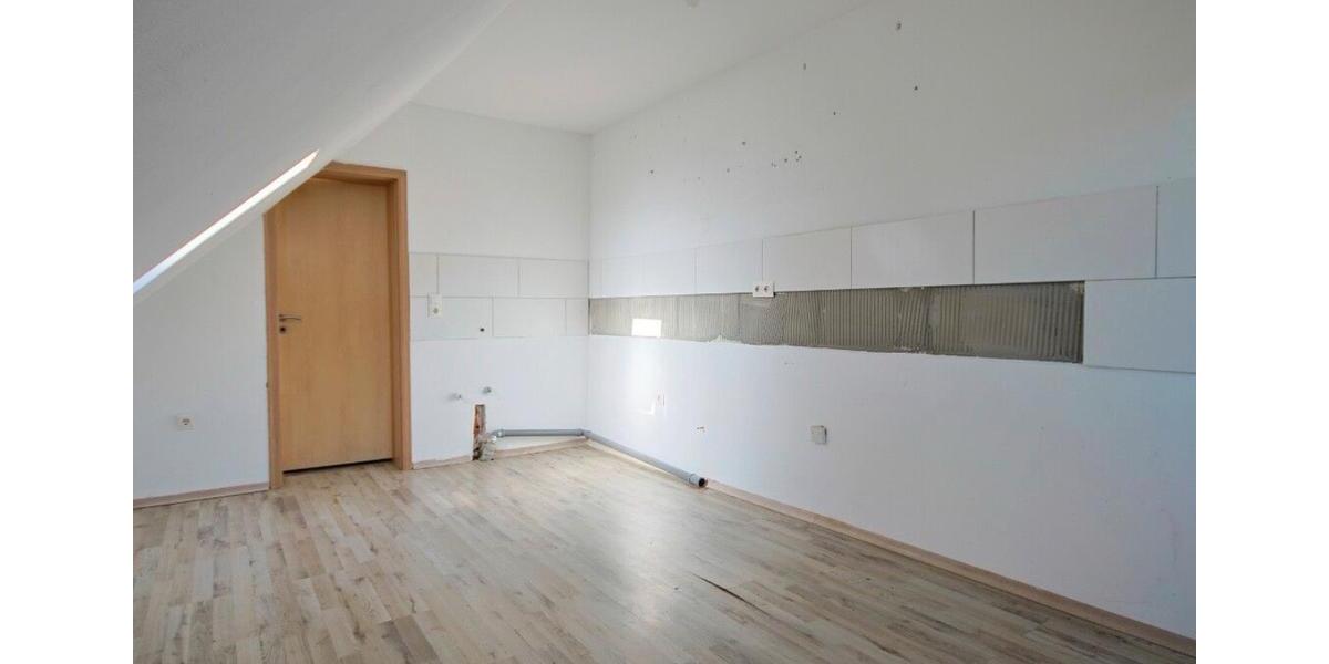 Dachgeschoßwohnung Hiddenhausen - 3 Zimmer, 90 m&sup2;, 780&euro; | Angebot:25393013
