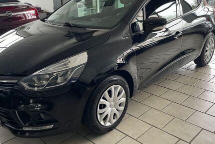 Renault Clio 99.800 km 7.650 &euro; Detmold 32756