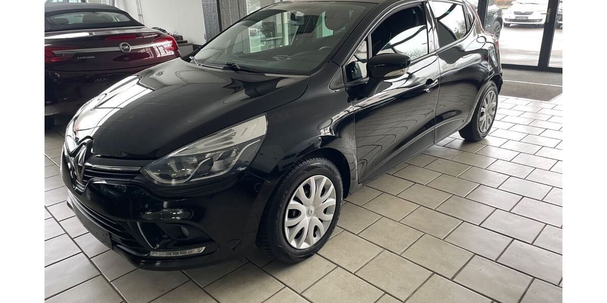Renault Clio 99.800 km 7.650 &euro; Detmold 32756