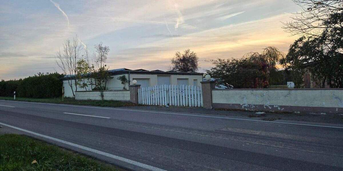 Zweifamilienhaus mit Scheune und großen Eigentumsgrundstück 1 zimmer