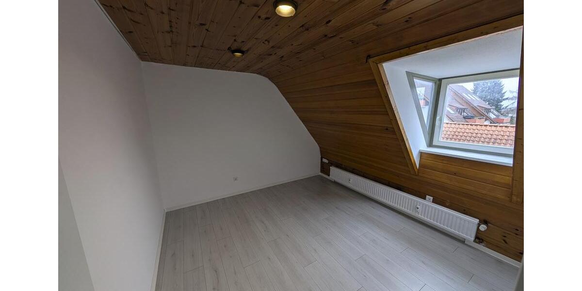 Dachgeschoßwohnung Detmold Hakedahl - 3 Zimmer, 80 m&sup2;, 640&euro; | Angebot:25784099