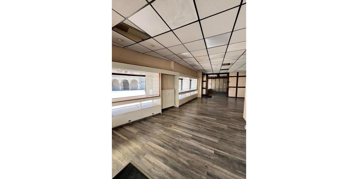 Ladenlokal in 33129 Delbrück 110 m² + 2 Nebenr. zur Vermietung zimmer