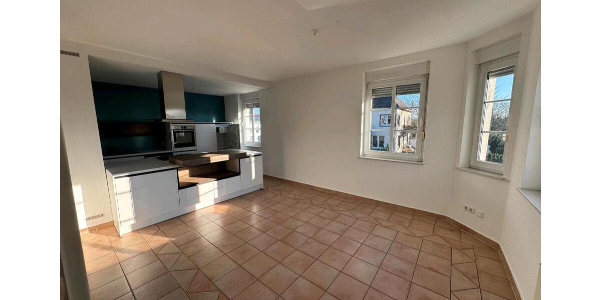 Etagenwohnung Halle - 4 Zimmer, 160 m&sup2;, 1.200&euro; | Angebot:25407439