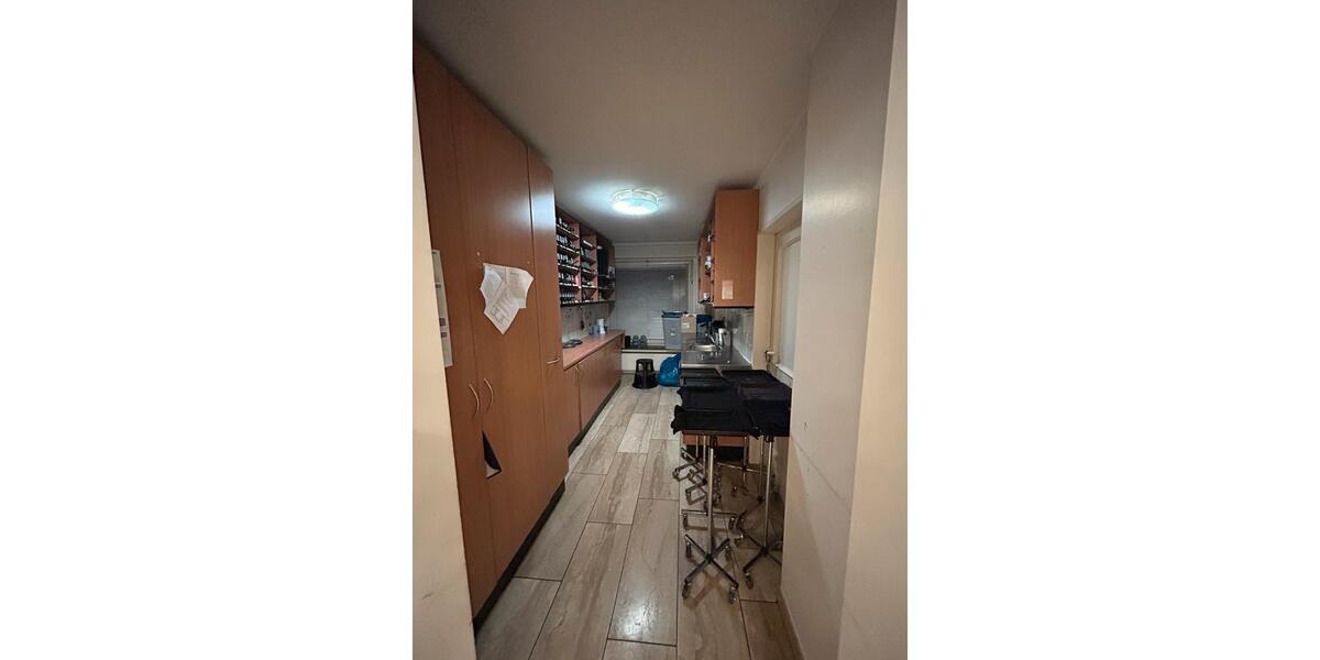 90 m² für dein Business – klimatisiert & flexibel zimmer