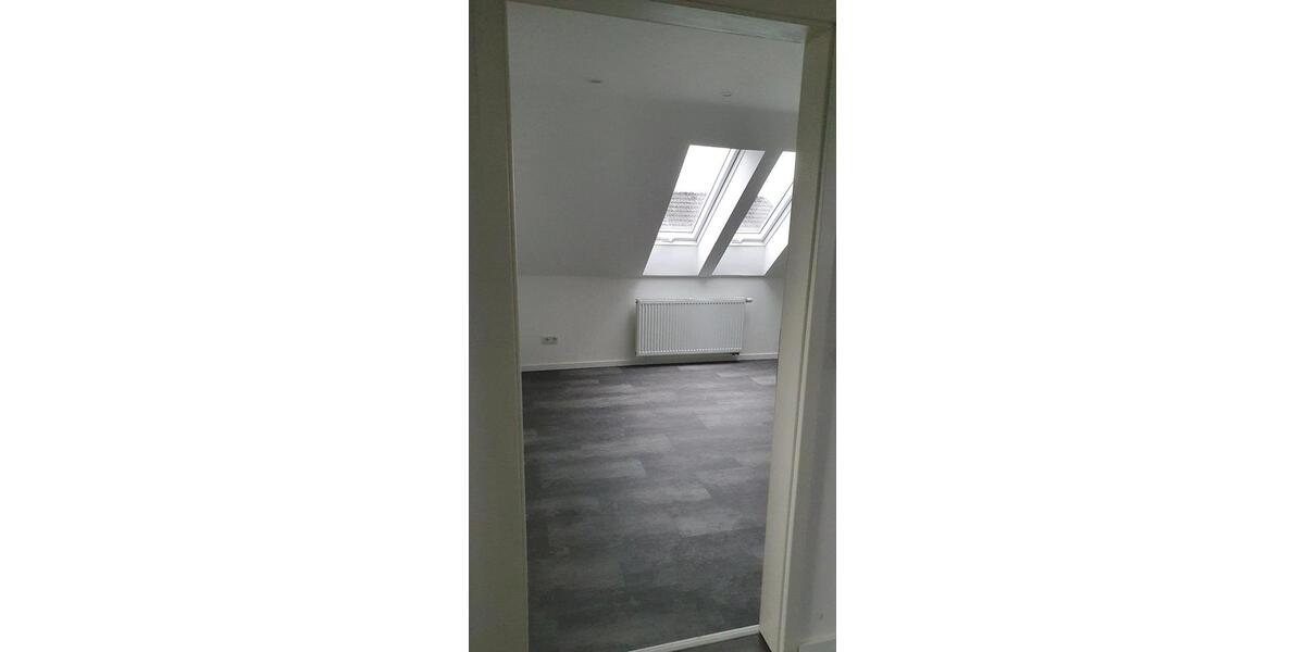 Dachgeschoßwohnung Lage - 2 Zimmer, 65 m&sup2;, 820&euro; | Angebot:25081433