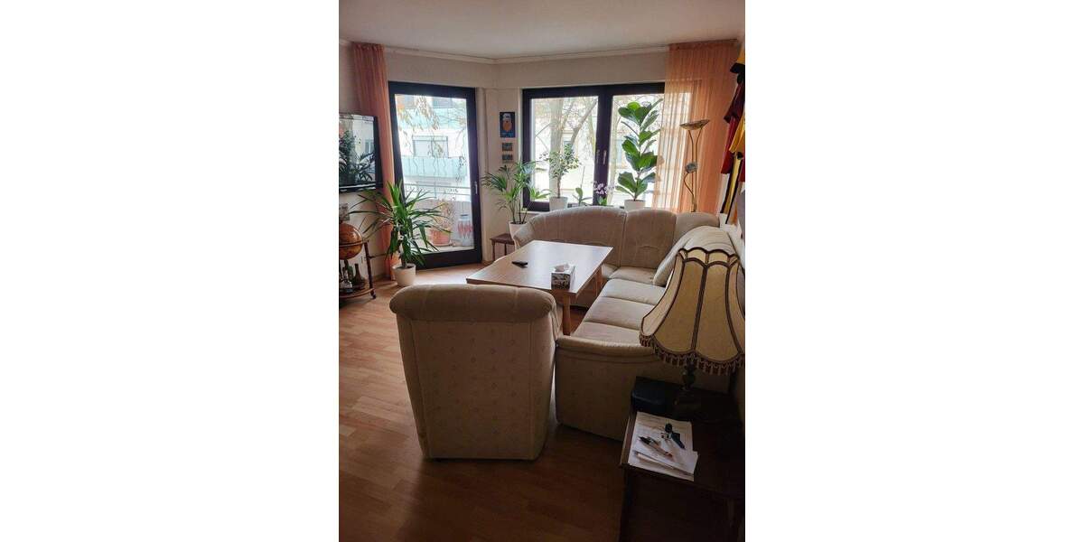 Provisionsfrei, Attraktive 2-Zimmer-Wohnung mit drei Balkonen und TG in der Innenstadt 2 zimmer