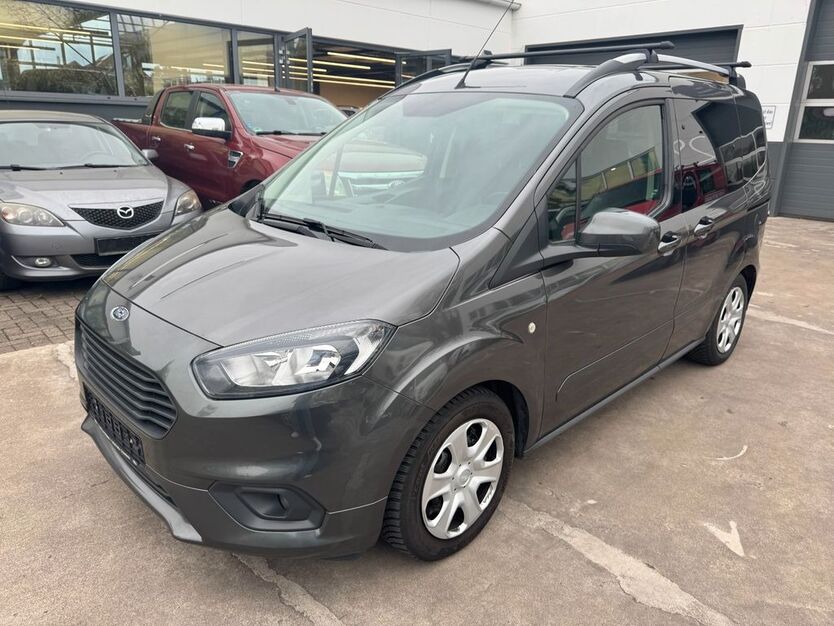Ford Tourneo Courier 217.000 km 5.250 € Detmold 32758