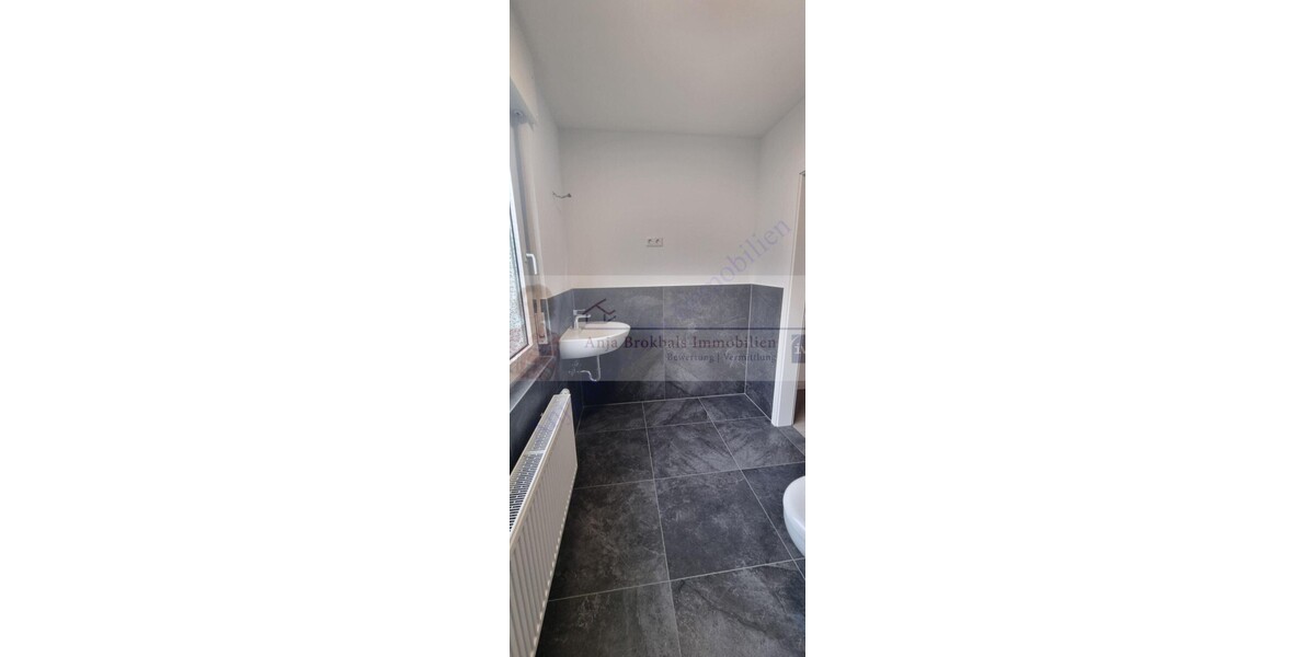 Modernisiert, zentral, ruhig, kl. Garage, 4 ZKB Balkon, Obergeschoss in einem Zweifamilienhaus 4 zimmer