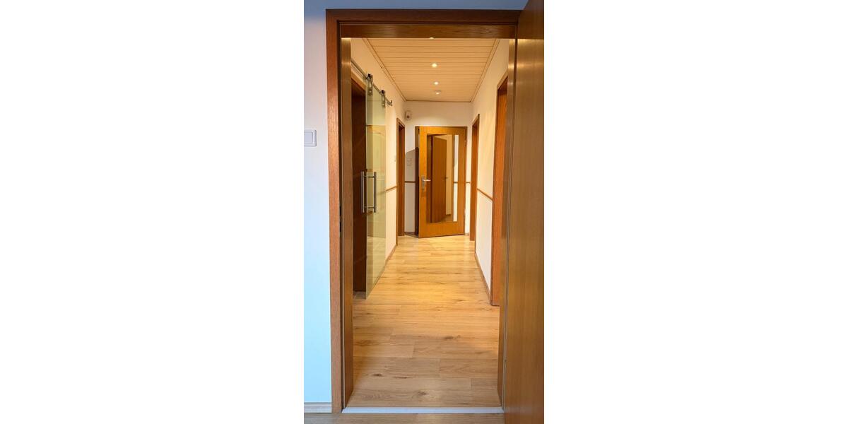 GT SW: Helle 3-Zimmer-Wohnung mit Balkon, neuem Bad & Stellplatz 3 zimmer