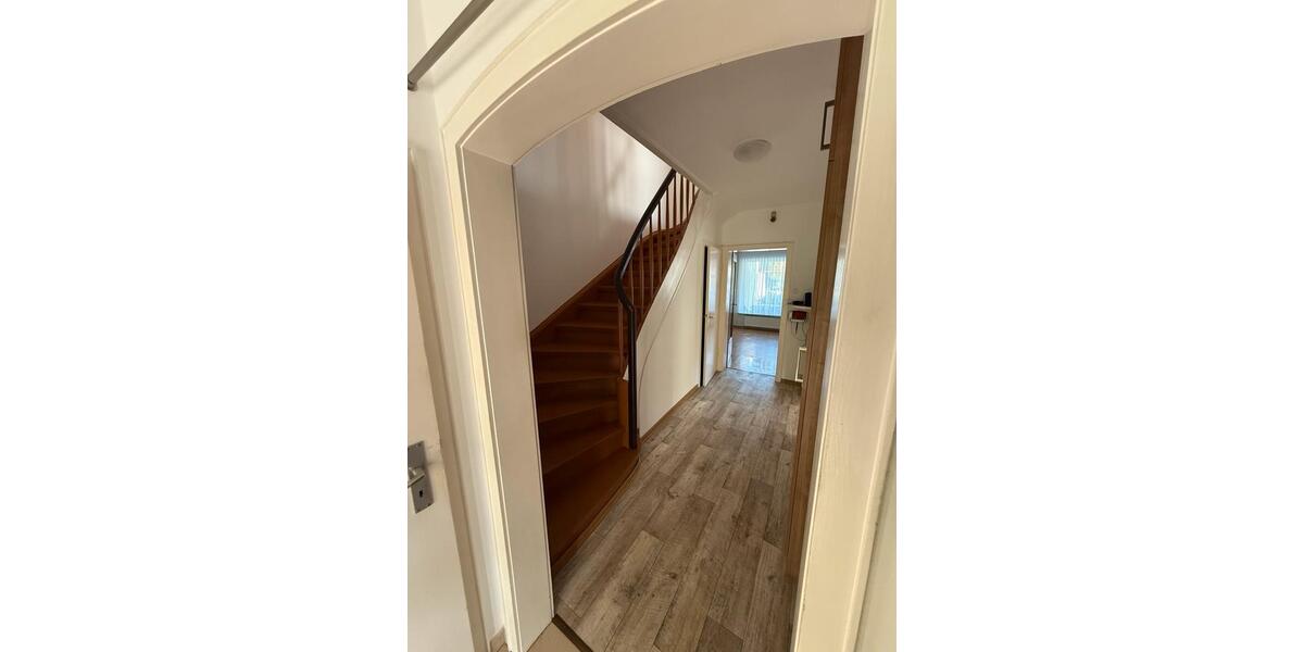 Charmante Doppelhaushaushälfte in Top Lage 5 zimmer