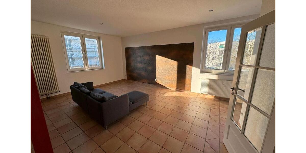 Etagenwohnung Halle - 4 Zimmer, 160 m&sup2;, 1.200&euro; | Angebot:25407439