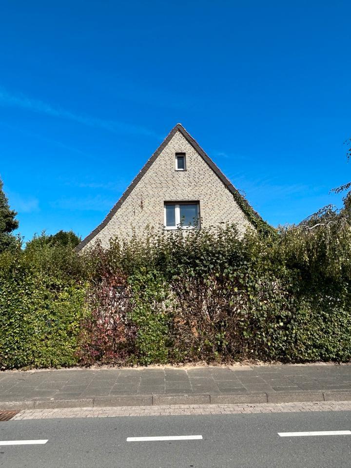 Einfamilienhaus zu Vermieten in Lage-Ohrsen in guter Lage