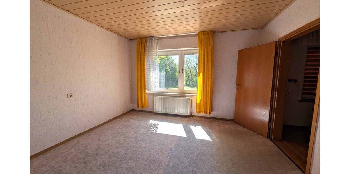 Großes Grundstück in Hüllhorst: Einfamilienhaus mit Potenzial zur Neugestaltung - Einfamilienhaus Hüllhorst | Angebot:26948470