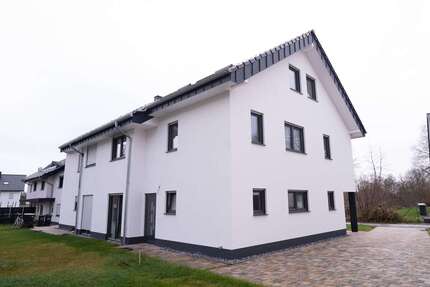 Haus zum Kaufen in Leopoldshöhe 630.000 € 179 m² 7 zimmer