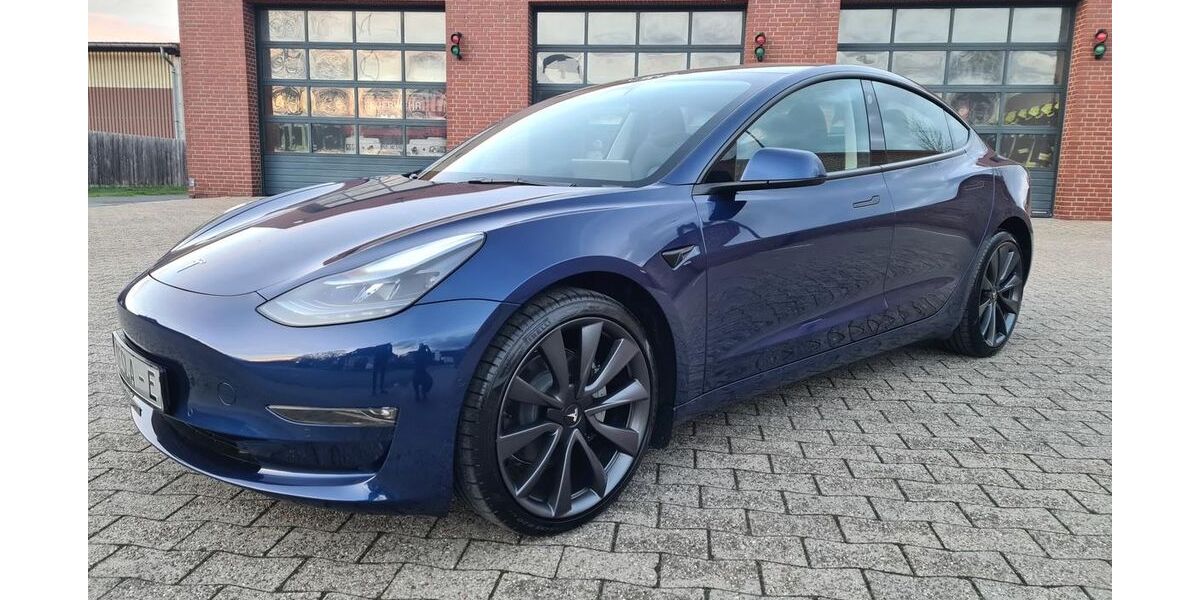 Tesla Model 3 18.500 km 36.998 € Herzebrock- Clarholz 33442