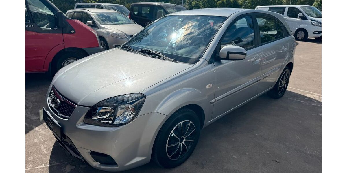 Kia Rio 100.000 km 2.900 € Detmold 32758