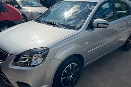 Kia Rio 100.000 km 3.900 € Detmold 32758