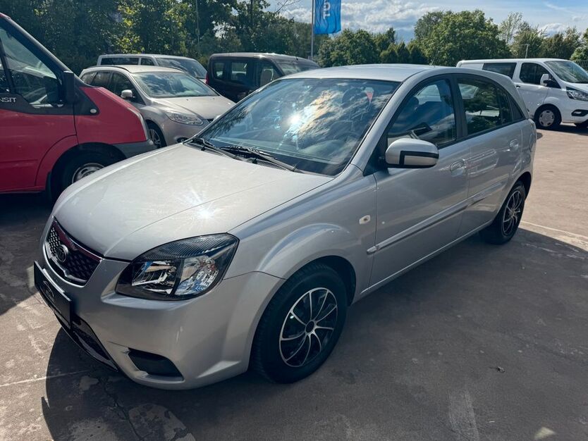 Kia Rio 100.000 km 3.900 € Detmold 32758