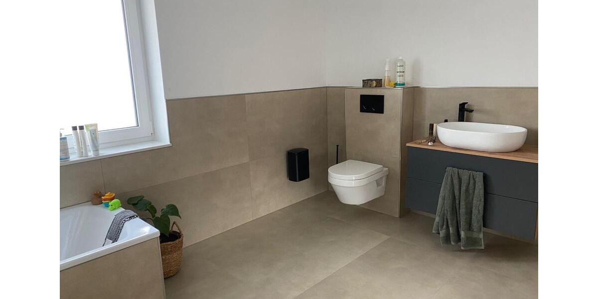 Etagenwohnung Lage - 4 Zimmer, 107 m&sup2;, 1.150&euro; | Angebot:26399132