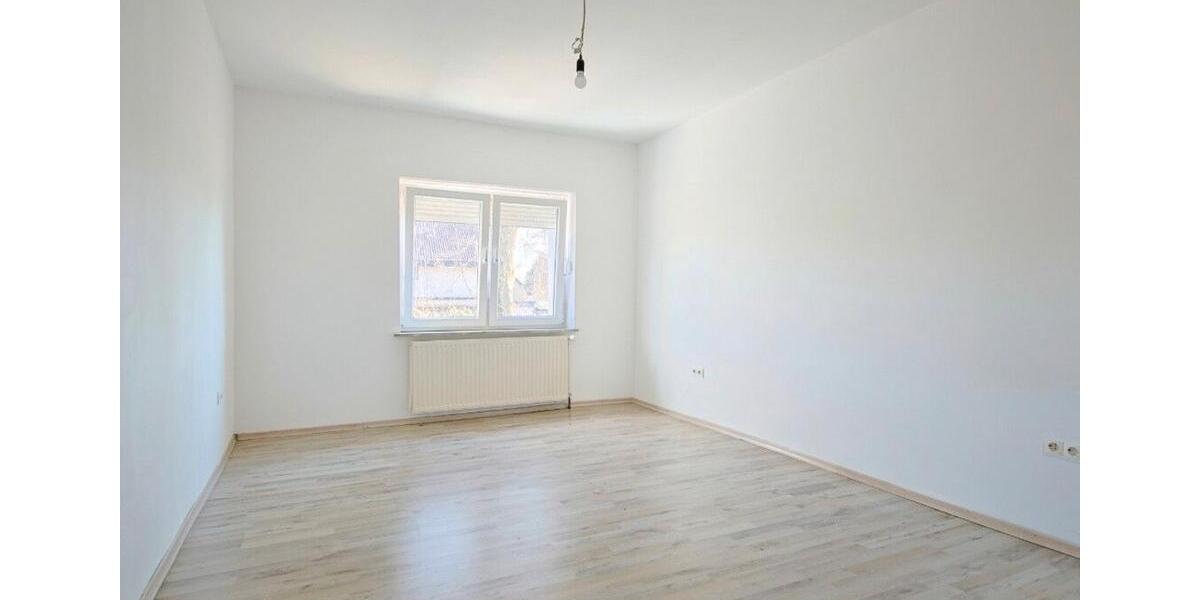 Dachgeschoßwohnung Hiddenhausen - 3 Zimmer, 90 m&sup2;, 780&euro; | Angebot:25393013