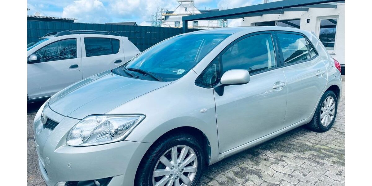 Toyota Auris 68.000 km 7.450 &euro; Bielefeld 33659