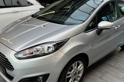 Ford Fiesta 53.000 km 8.900 &euro; Detmold 32758