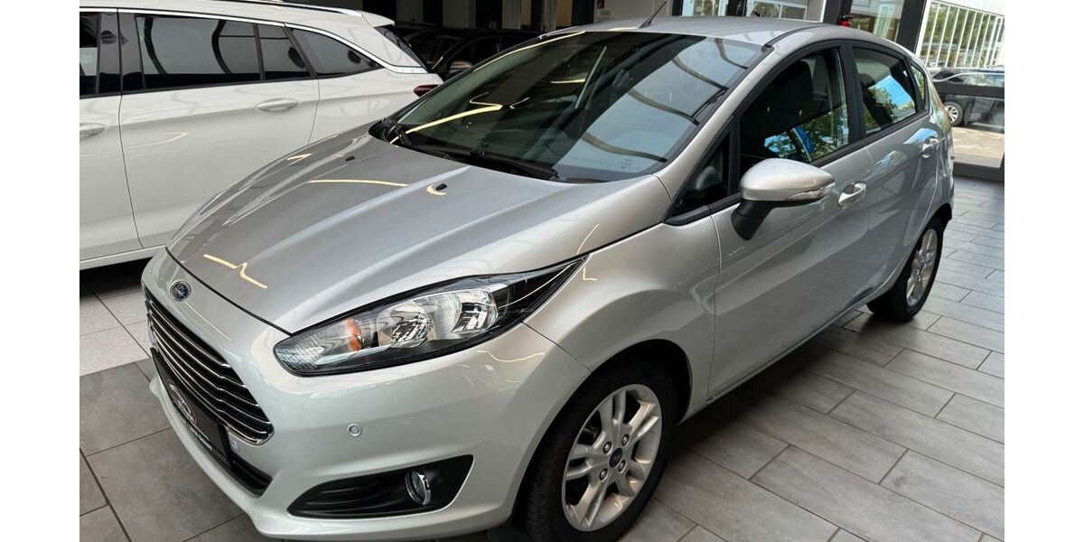 Ford Fiesta 53.000 km 8.900 &euro; Detmold 32758