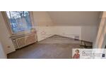 GT: Geräumige 2-Zimmer-Wohnung mit Loggia und modernisiertem Bad im 2-Familienhaus