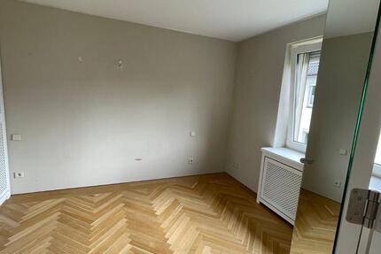 Helle 4-Zimmer-Wohnung in zentraler, ruhiger Lage zimmer