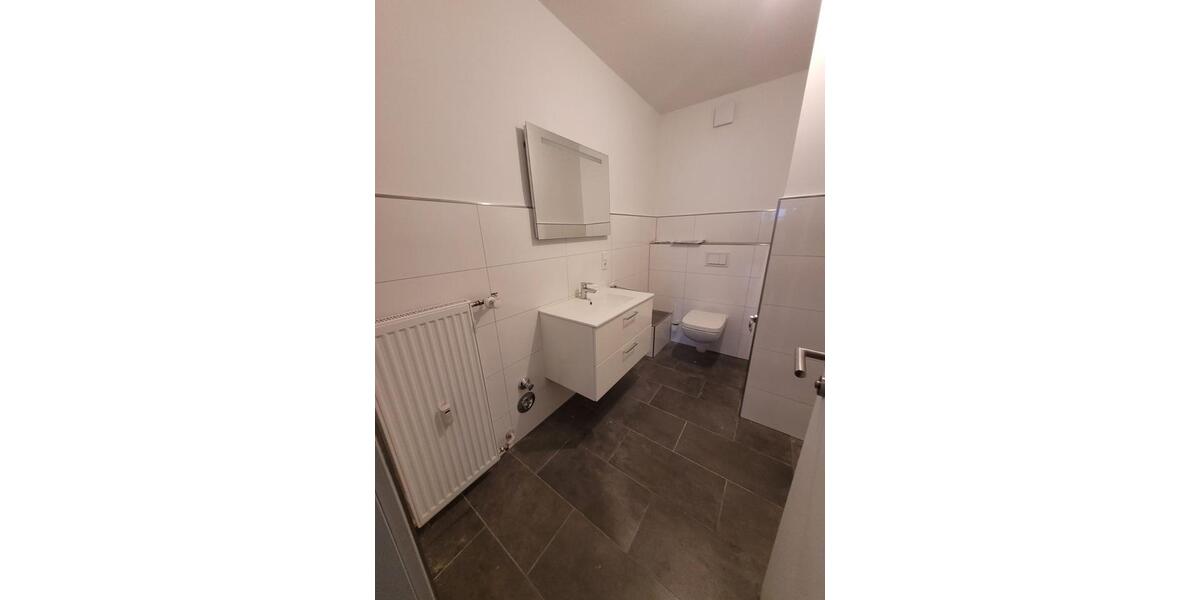 Hochparterre Lage - 3 Zimmer, 82 m&sup2;, 700&euro; | Angebot:25793377