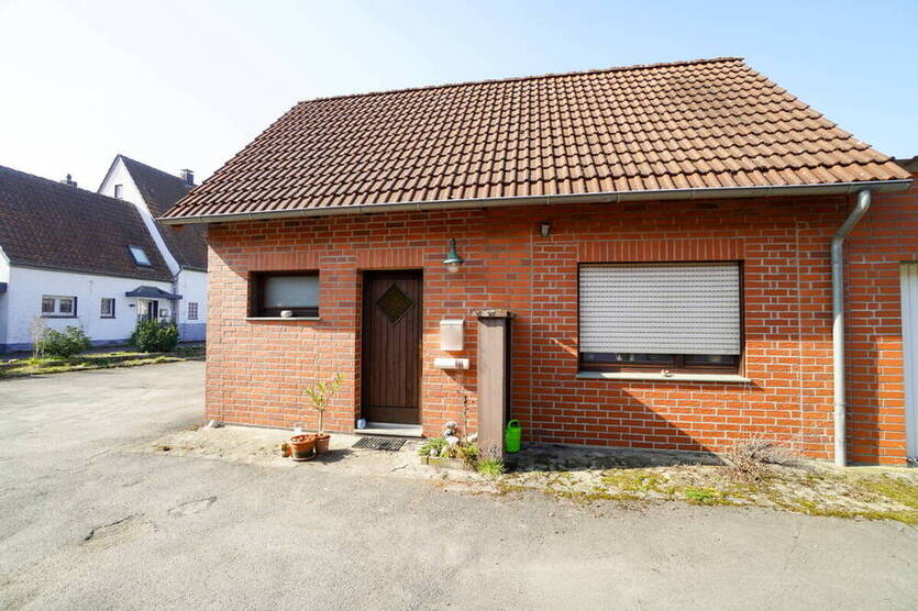 Schöner Bauplatz in 1. Reihe, 2,5-geschossig in Detmold-Heidenoldendorf mit Altbestand