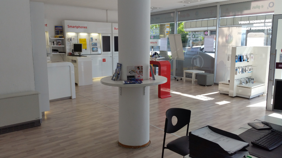 Laden- Bürofläche mit sehr guter Sichtbarkeit, in stadtnaher Lage zu vermieten