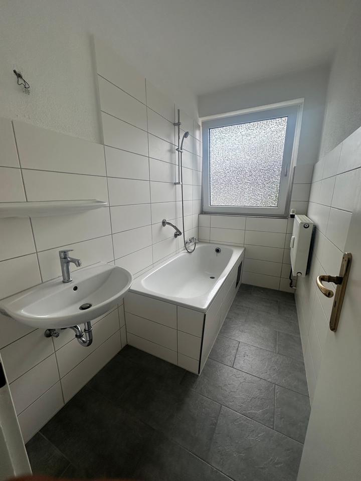 Helle und sanierte 3 Zimmer-Wohnung mit Balkon – Sofort verfügbar