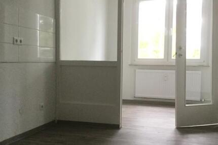 Renovierte 3-Zimmerwohnung mit Balkon zu vermieten. zimmer