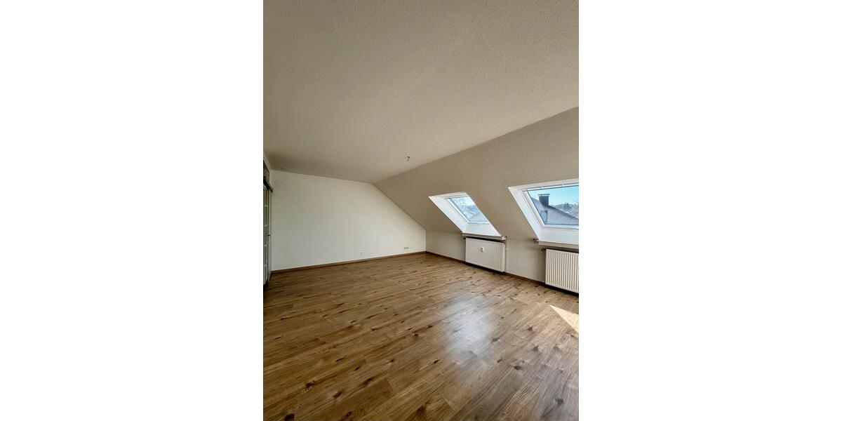 Dachgeschoßwohnung Bielefeld Schildesche - 4 Zimmer, 94 m&sup2;, 895&euro; | Angebot:25723694