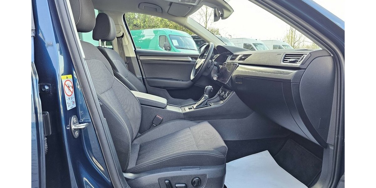 Skoda Superb 2.0 TSI DSG AHK LED NAVI ACC VIRT Cockpit 92.480 km 25.490 &euro; Löhne 32584