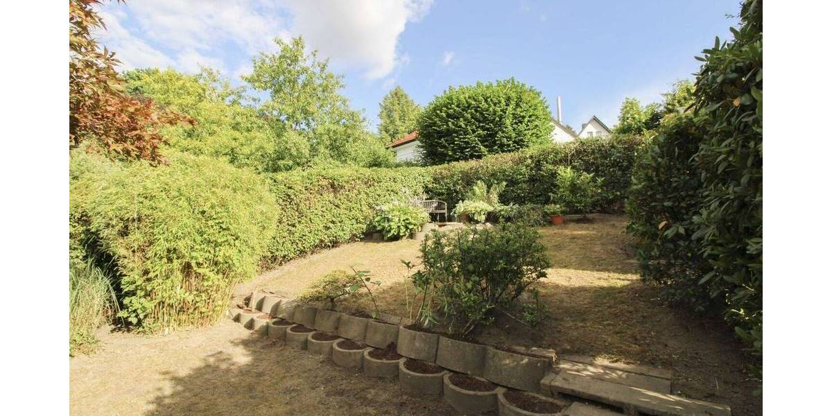 Preiswert & für die Familie: Reiheneckhaus mit Gartenoase & Garage oberhalb vom Ortskern 4 zimmer