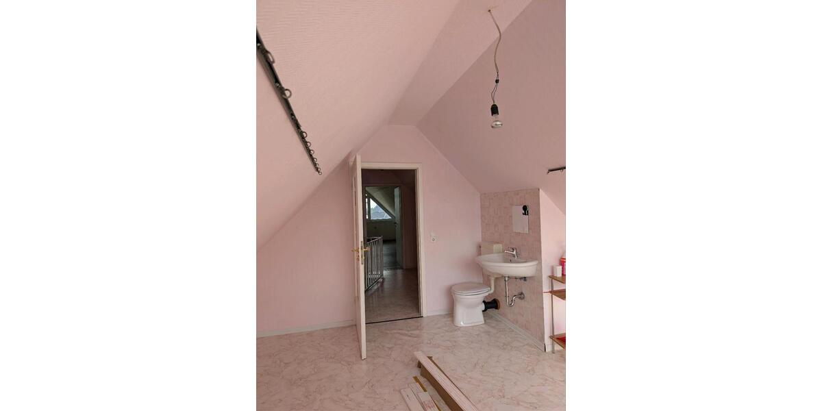 Dachgeschoßwohnung Hilter am Teutoburger Wald - 4 Zimmer, 148 m&sup2;, 1.100&euro; | Angebot:24721373