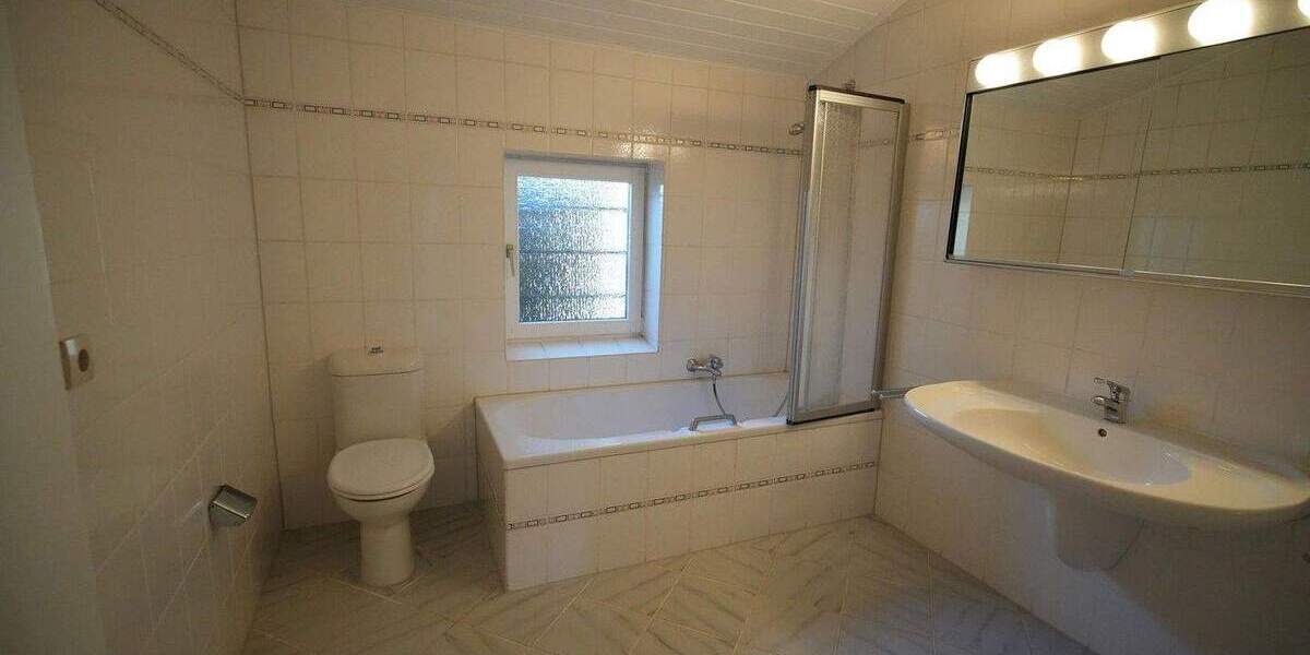 Einfamilienhaus Bad Salzuflen Innenstadt - 3 Zimmer, 135 m&sup2;, 1.390&euro; | Angebot:25782938