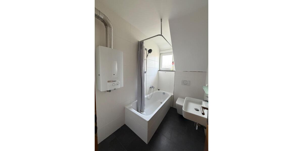 GT SW: Helle 3-Zimmer-Wohnung mit Balkon, neuem Bad & Stellplatz 3 zimmer