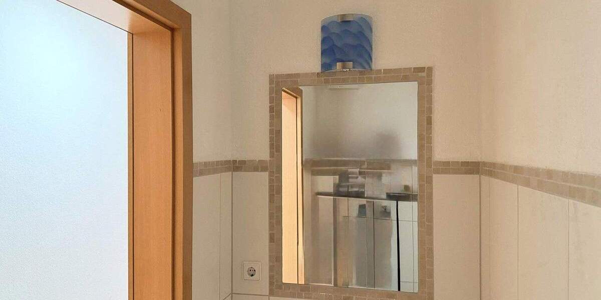 Gepflegete 3 Zimmer-Wohnung, mit offener Küche Dachgeschosswohnung (Fahrstuhl) in Schloß Holte-Stk. 3 zimmer