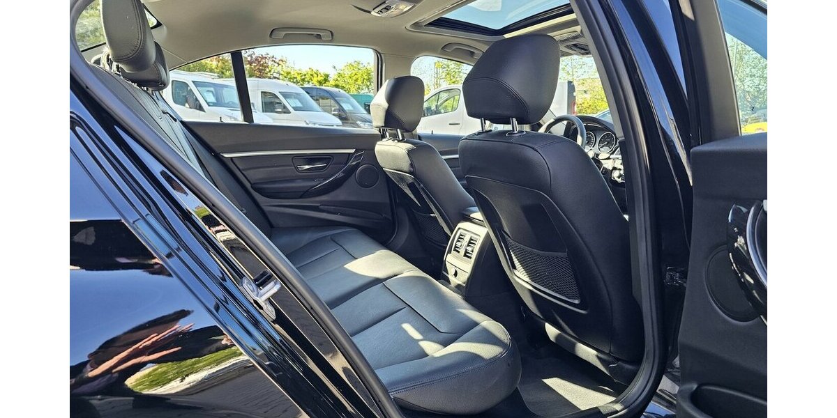 BMW 320d Luxury Line LEDER NAVI LED RFK AUS 1.HAND 53.750 km 22.990 &euro; Löhne 32584