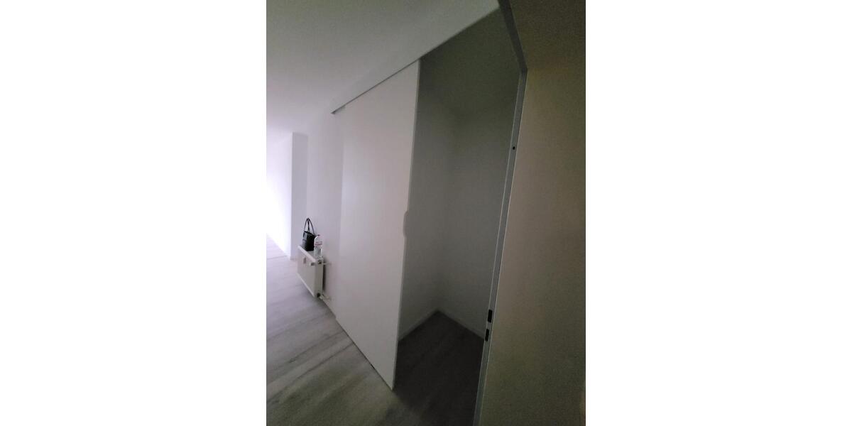 Hochparterre Lage - 3 Zimmer, 82 m&sup2;, 700&euro; | Angebot:25793377