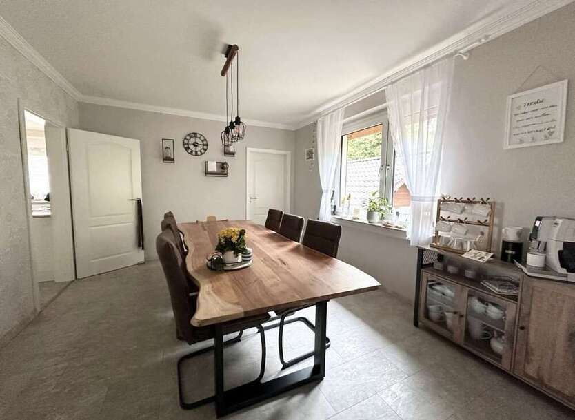 Haus zum Kaufen in Hüllhorst 349.000 € 209 m²