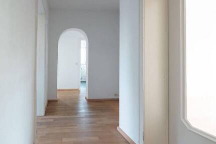 Hochwertige 3-Zimmer-Wohnung mit Balkon, Garage & neuer Einbauküche - ab 01.10.2025 zu vermieten!
