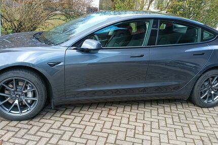 Tesla Model 3 31.000 km 28.200 &euro; Steinhagen 33803